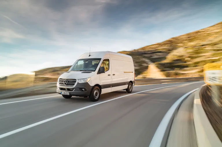 The Ultimate 2025 Guide: How to Choose the Perfect Car for Your Road Trip