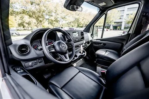 VehicleTypeID164LocationID116interior_03003-min VehicleTypeID164LocationID116interior_03003-min