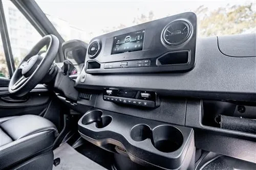 VehicleTypeID164LocationID116interior_03023-min VehicleTypeID164LocationID116interior_03023-min