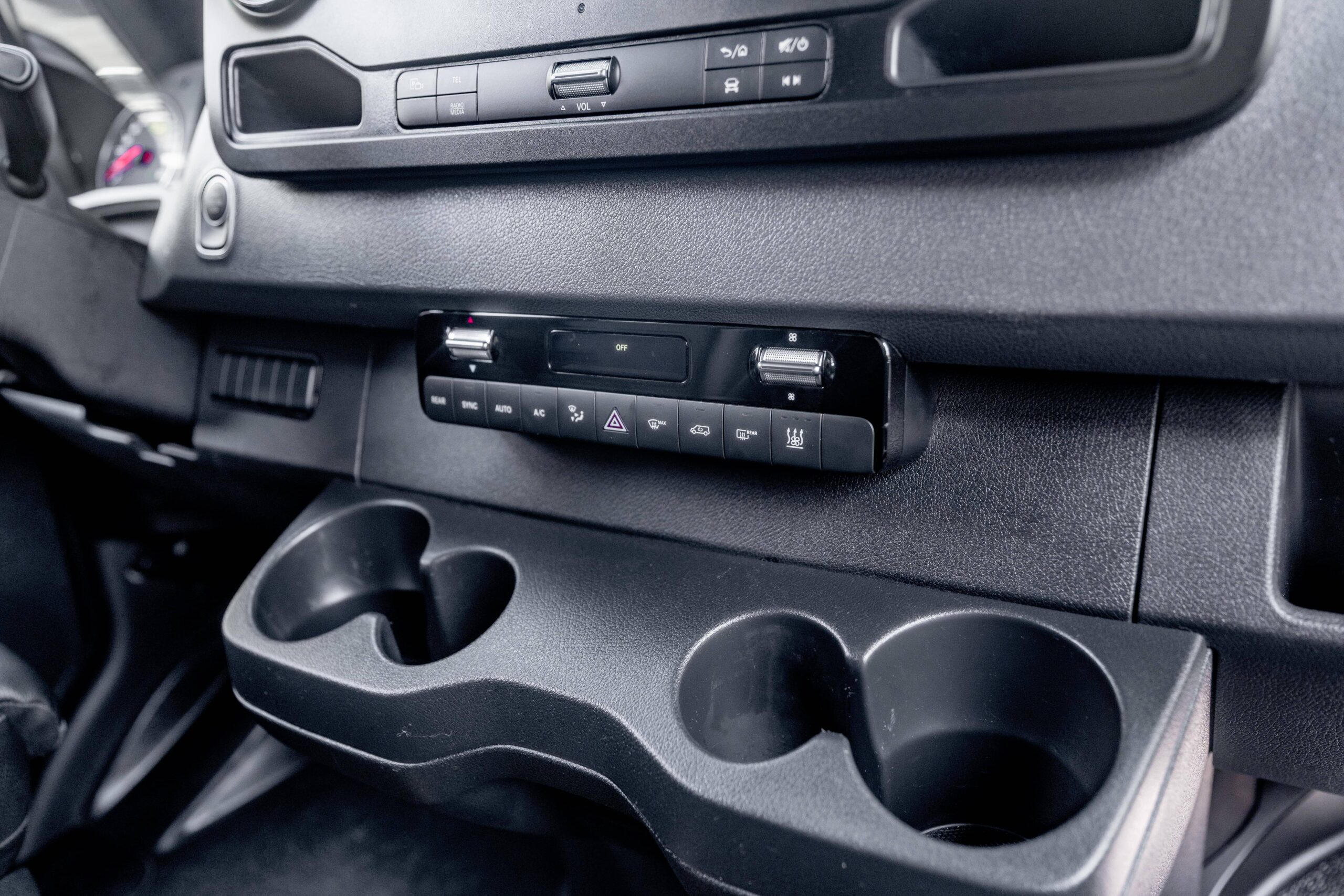 
								2024 Silver Mercedes Sprinter full									