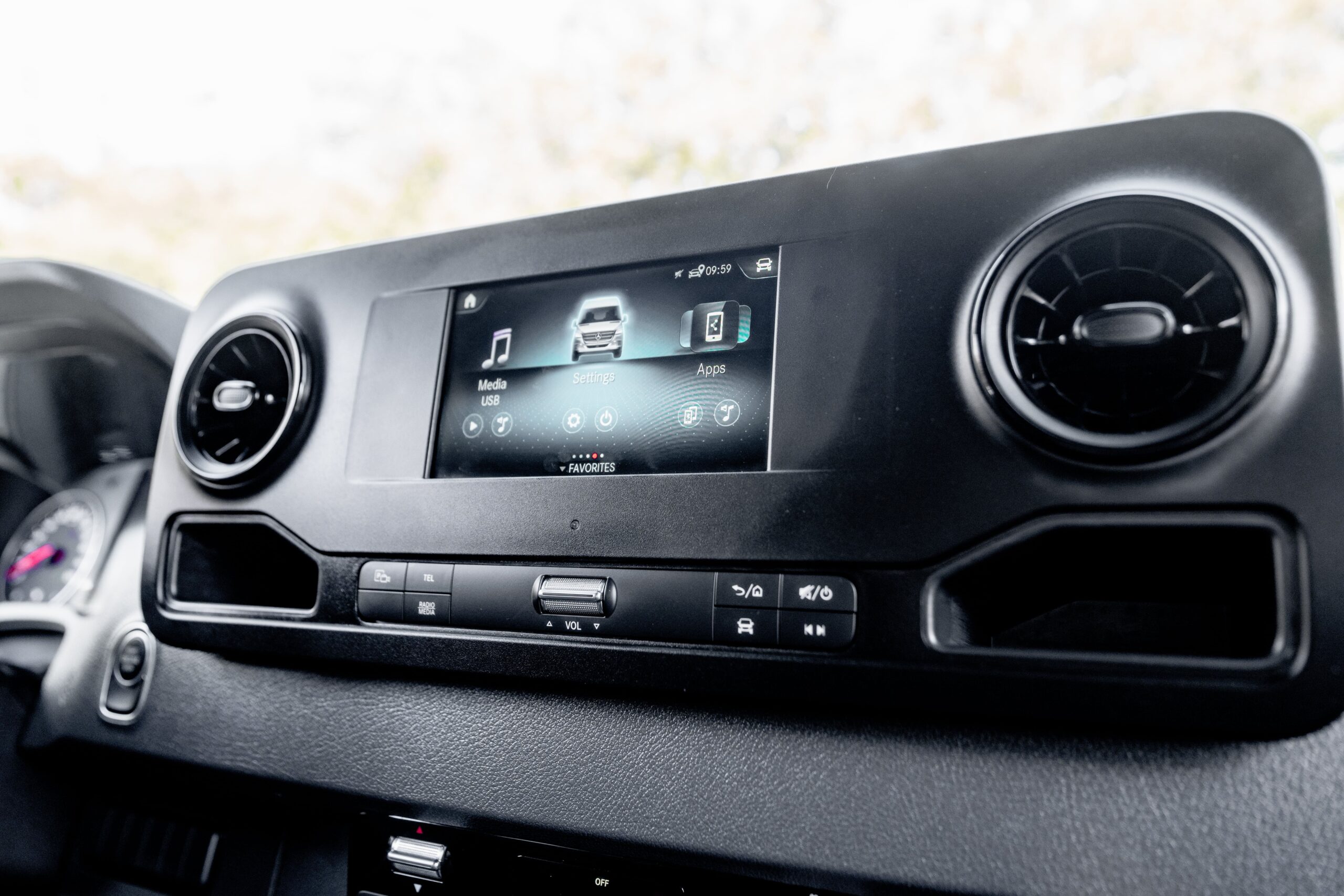 
								2024 Silver Mercedes Sprinter full									