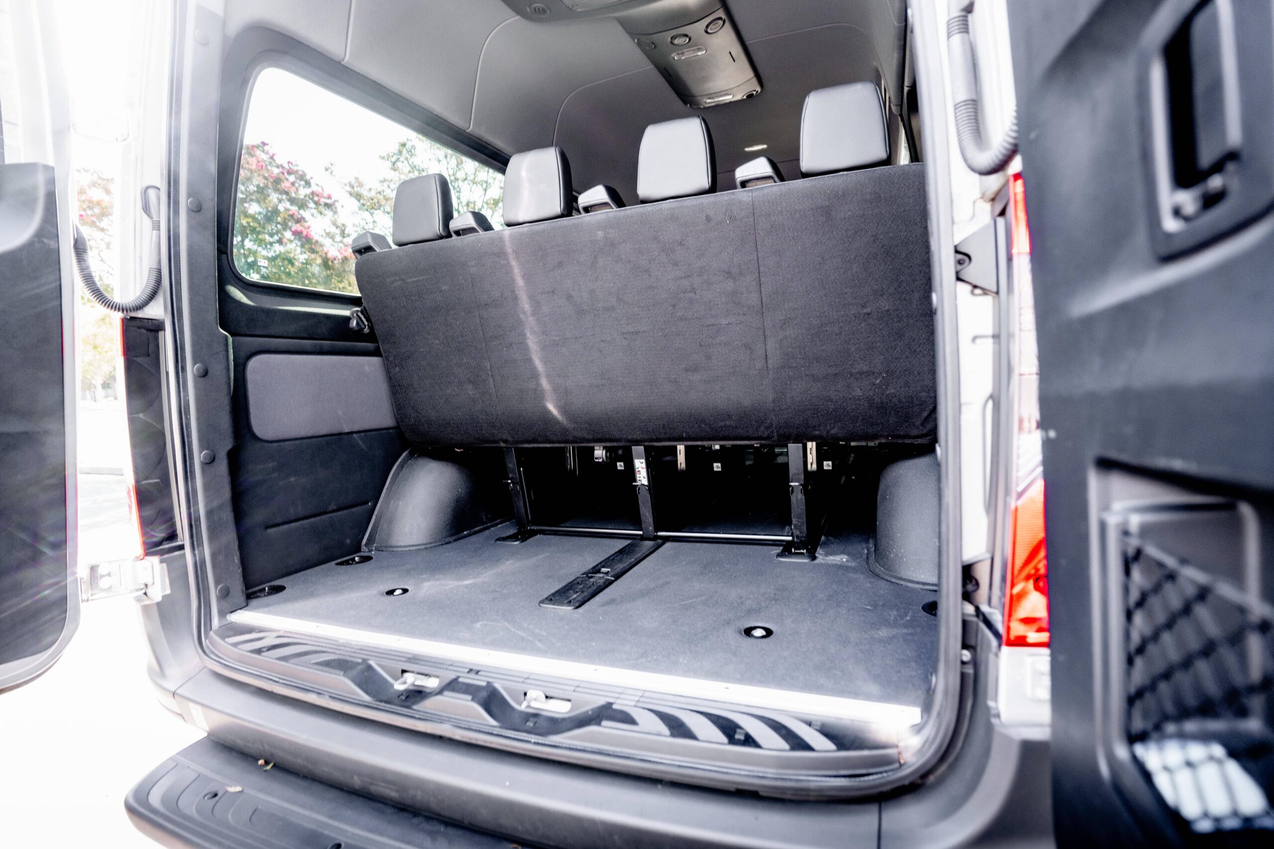 
								2024 Silver Mercedes Sprinter full									