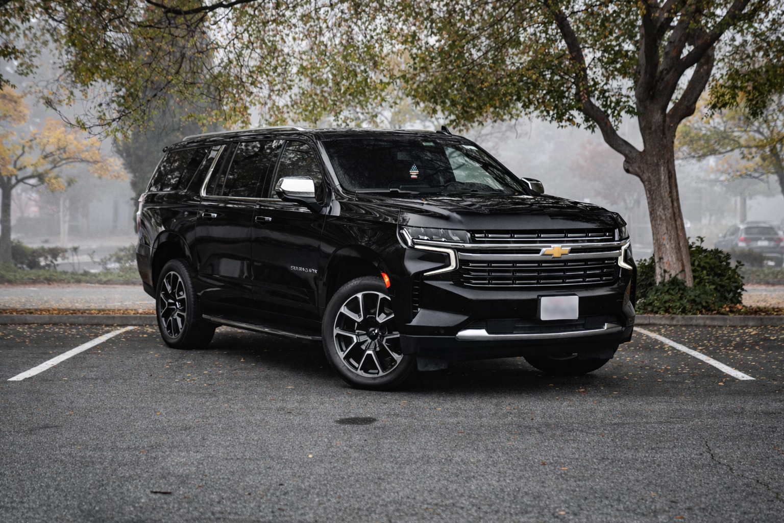 
								2023 Suburban Black LS 2WD full									