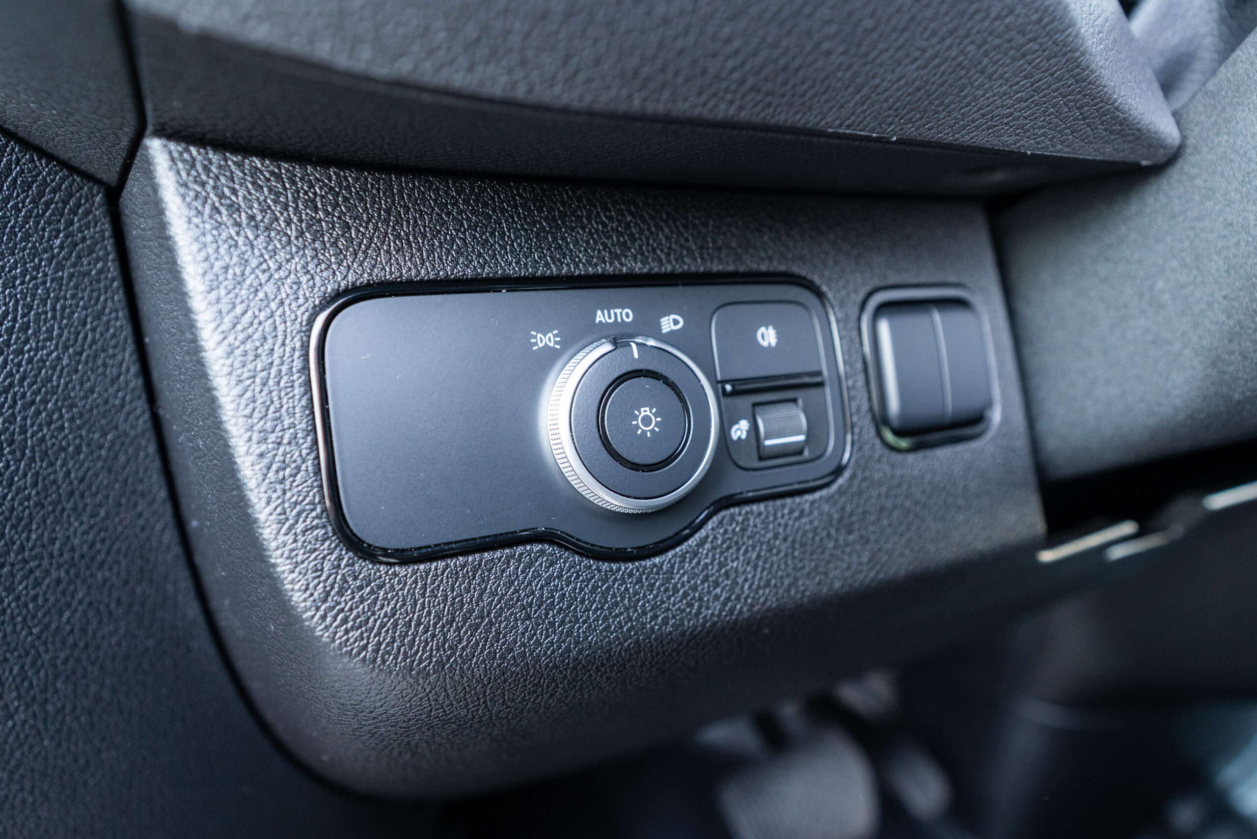 
								2025 White Sprinter -15 full									