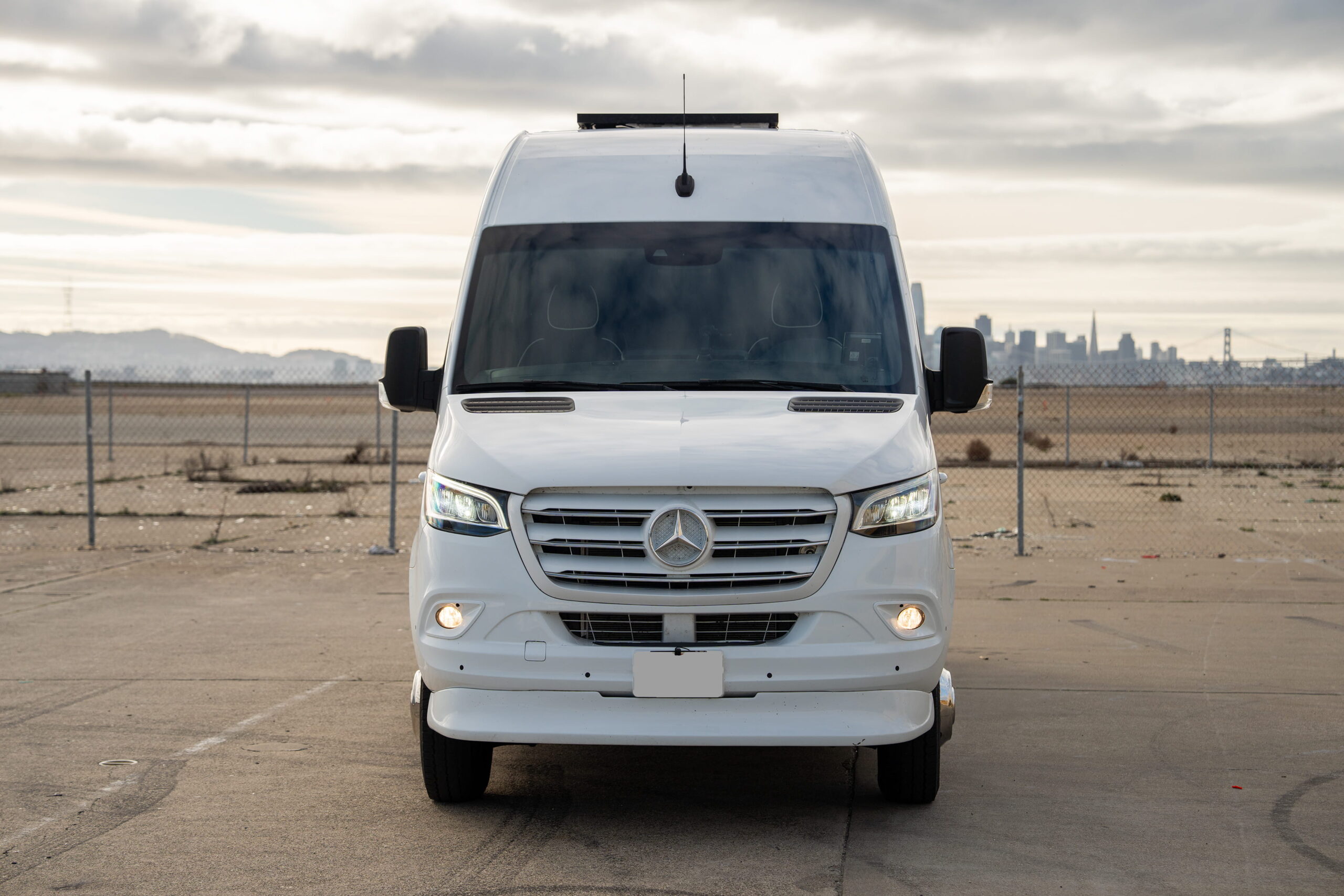 
								2023 Mercedes Benz Sprinter 3500 Luxe Edition full									