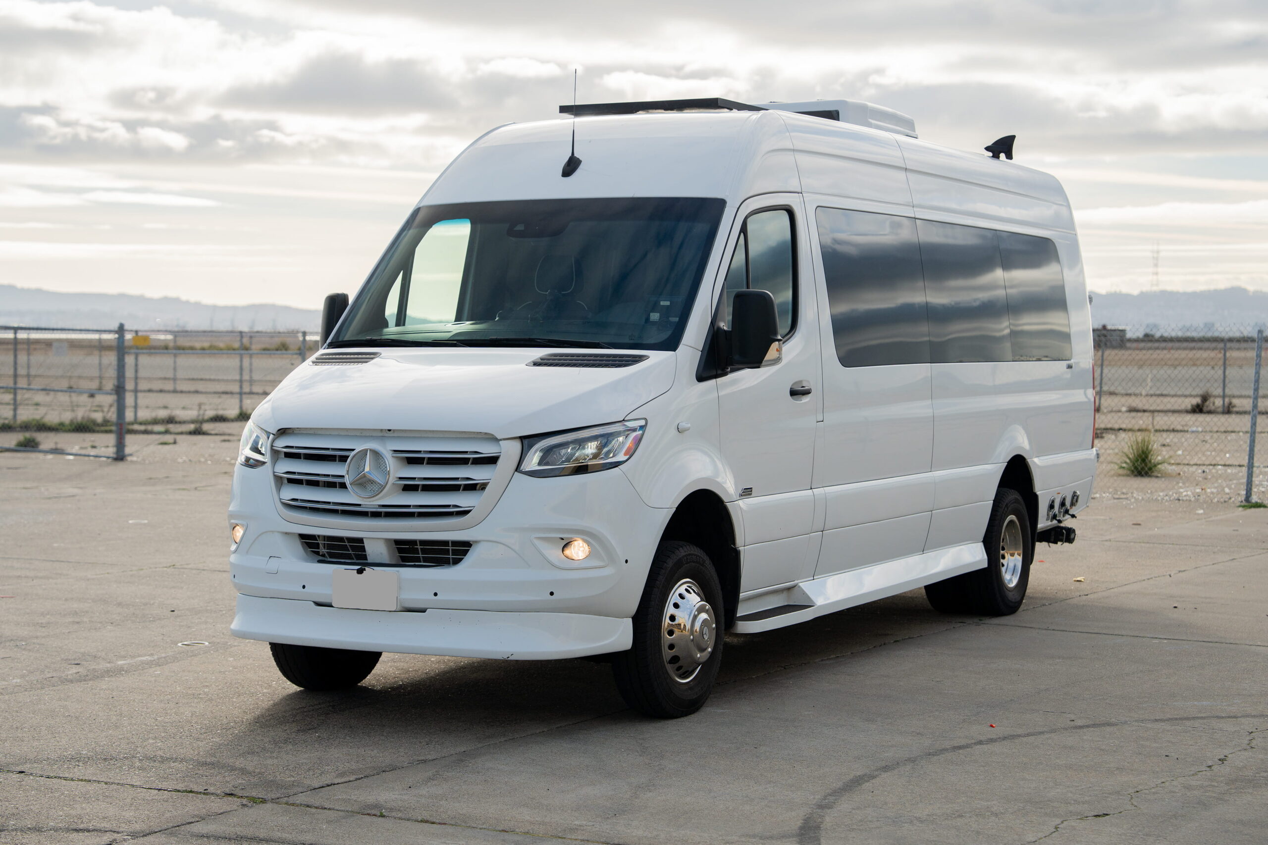
								2023 Mercedes Benz Sprinter 3500 Luxe Edition full									
