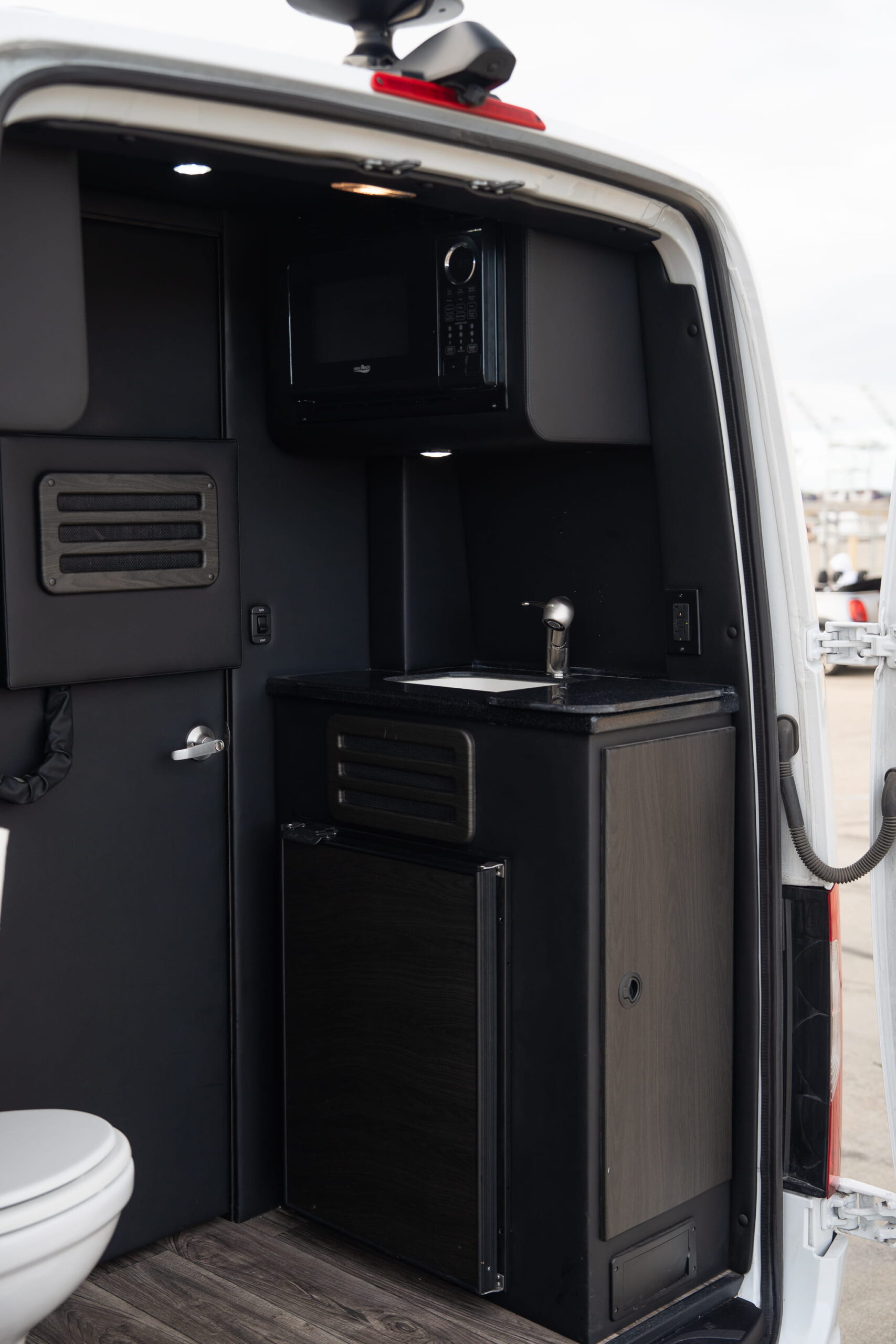 
								2023 Mercedes Benz Sprinter 3500 Luxe Edition full									