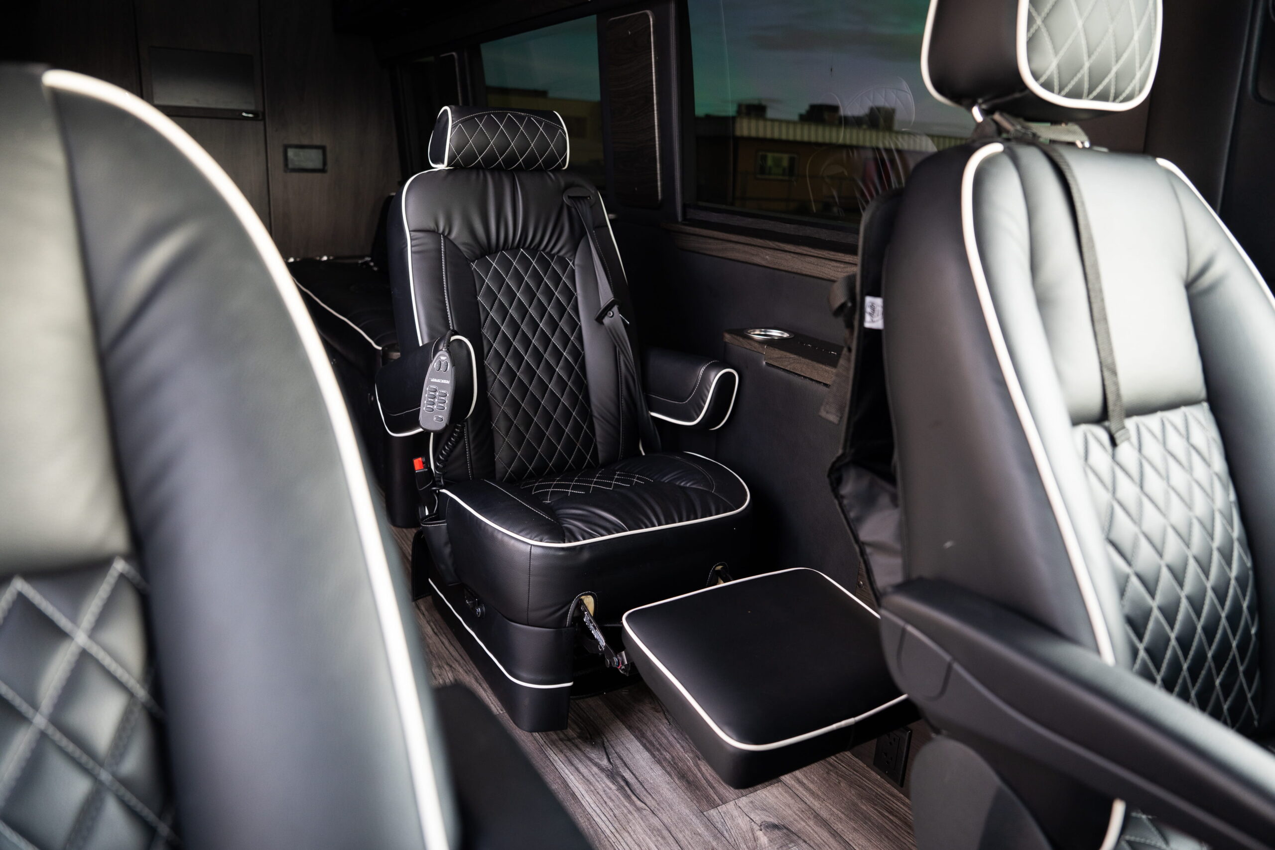 
								2023 Mercedes Benz Sprinter 3500 Luxe Edition full									