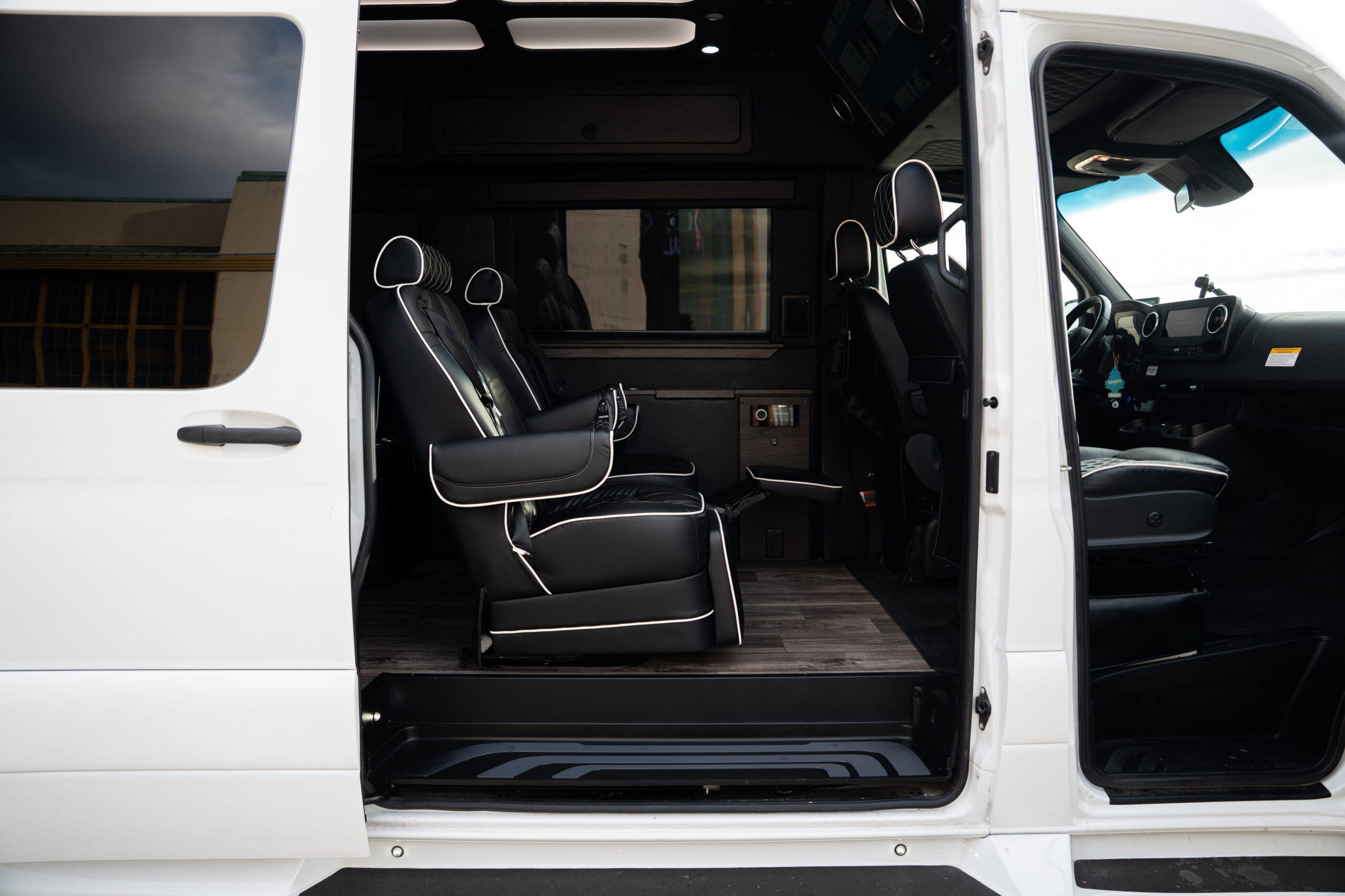 
								2023 Mercedes Benz Sprinter 3500 Luxe Edition full									