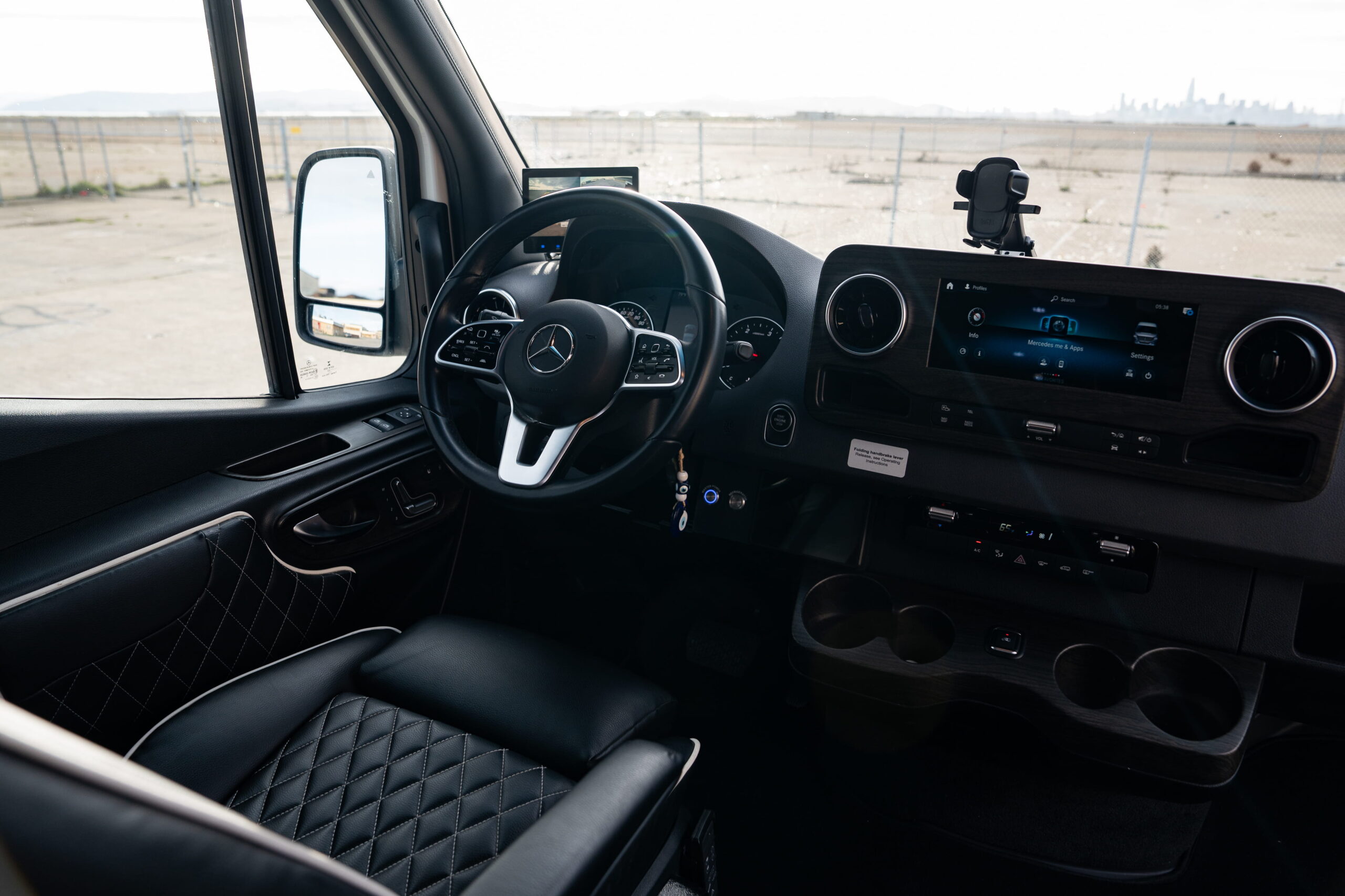 
								2023 Mercedes Benz Sprinter 3500 Luxe Edition full									