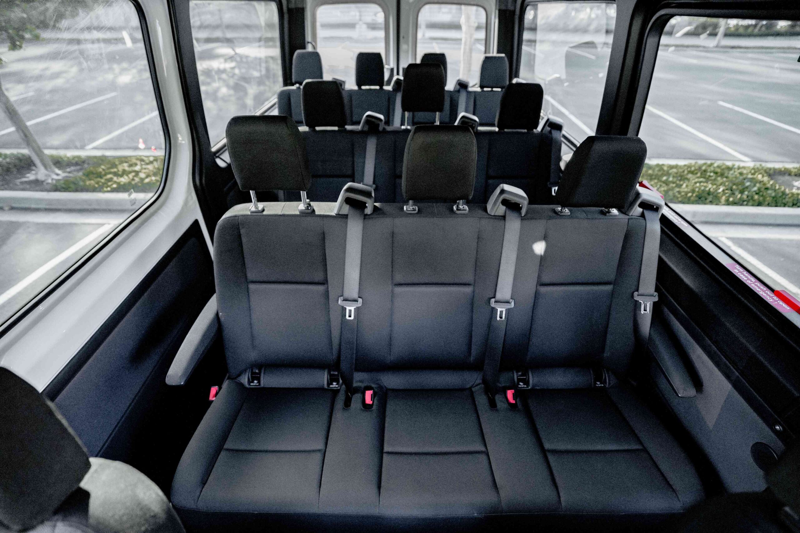 
								2024 Black Sprinter 2500 full									