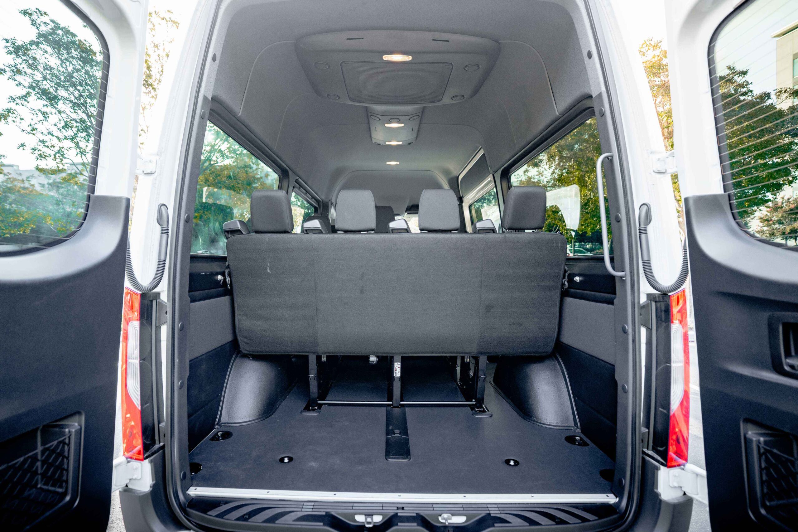 
								2025 White Sprinter 2500 full									