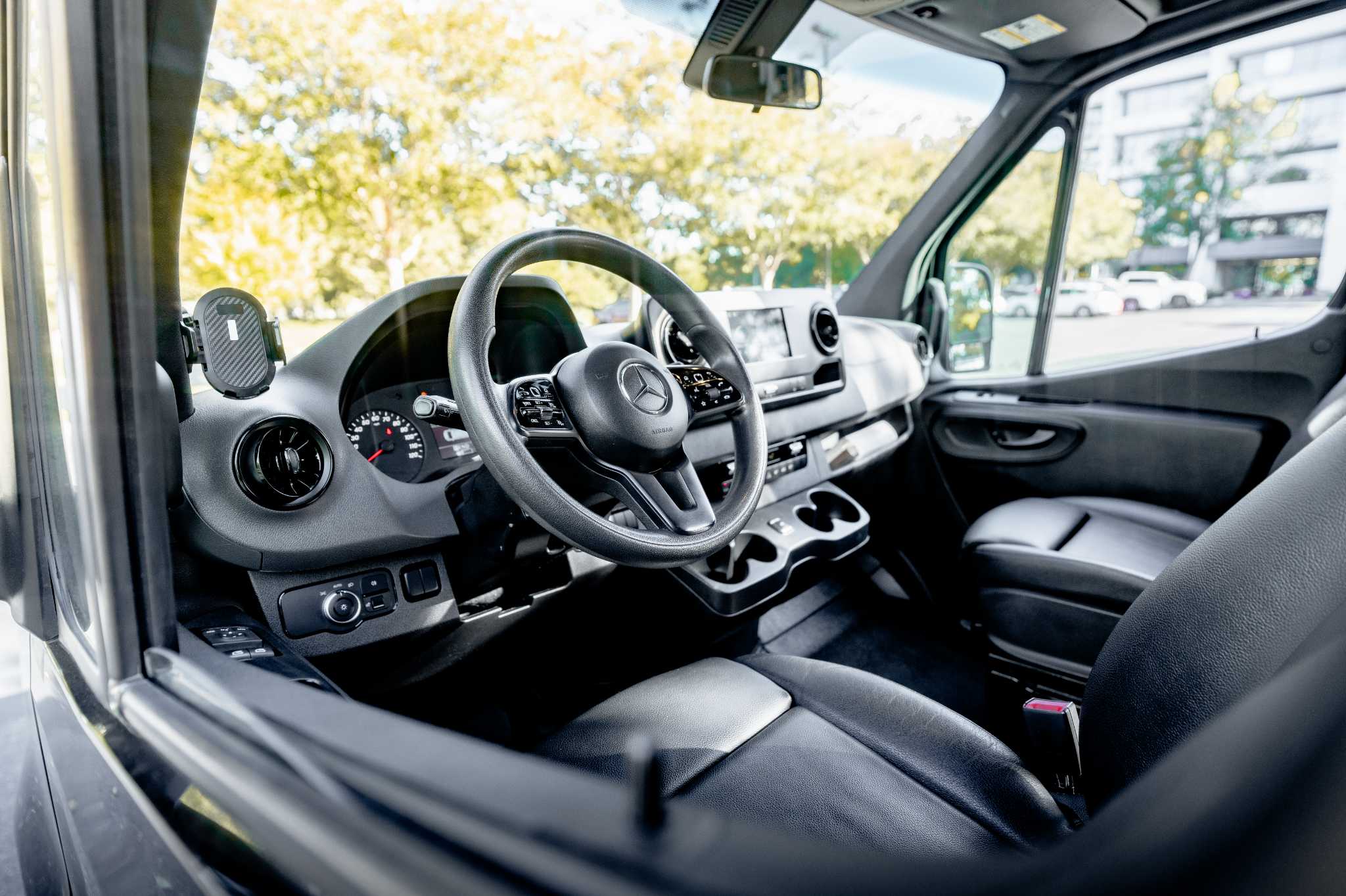 
								2024 Black Sprinter 2500 full									