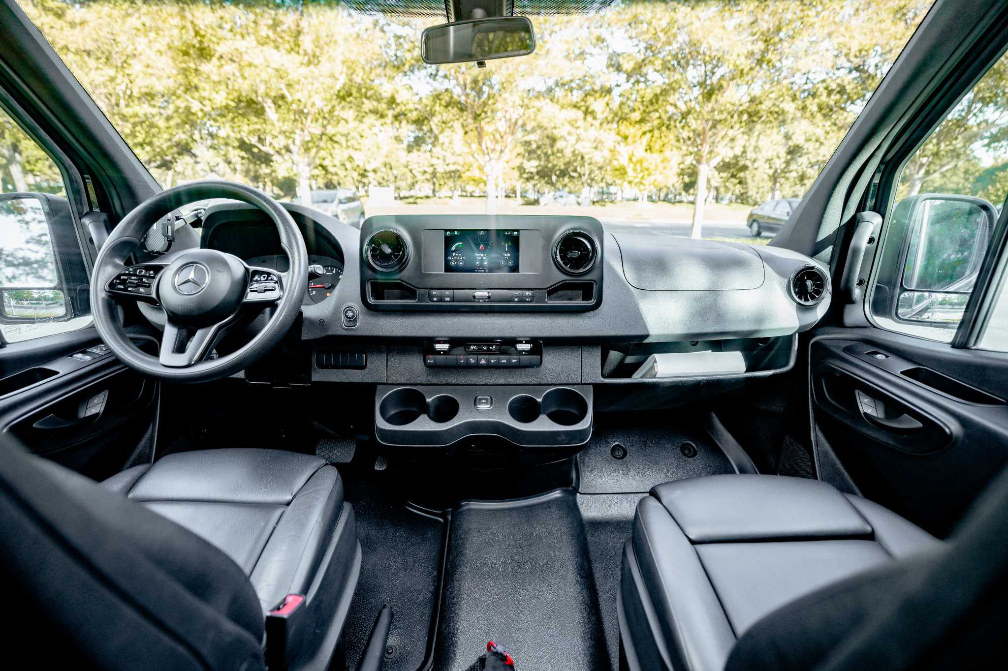 
								2024 Black Sprinter 2500 full									