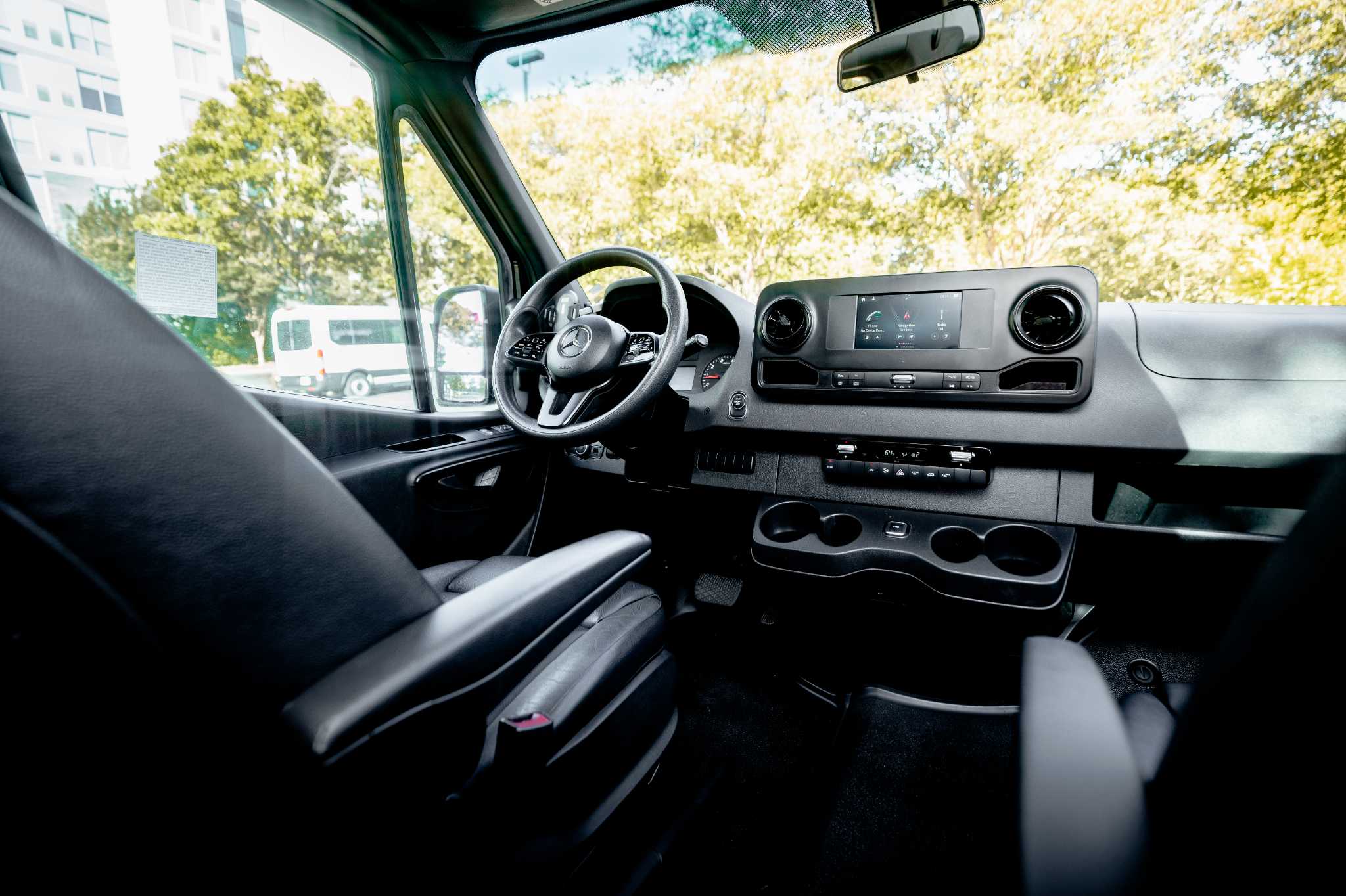 
								2024 Black Sprinter 2500 full									