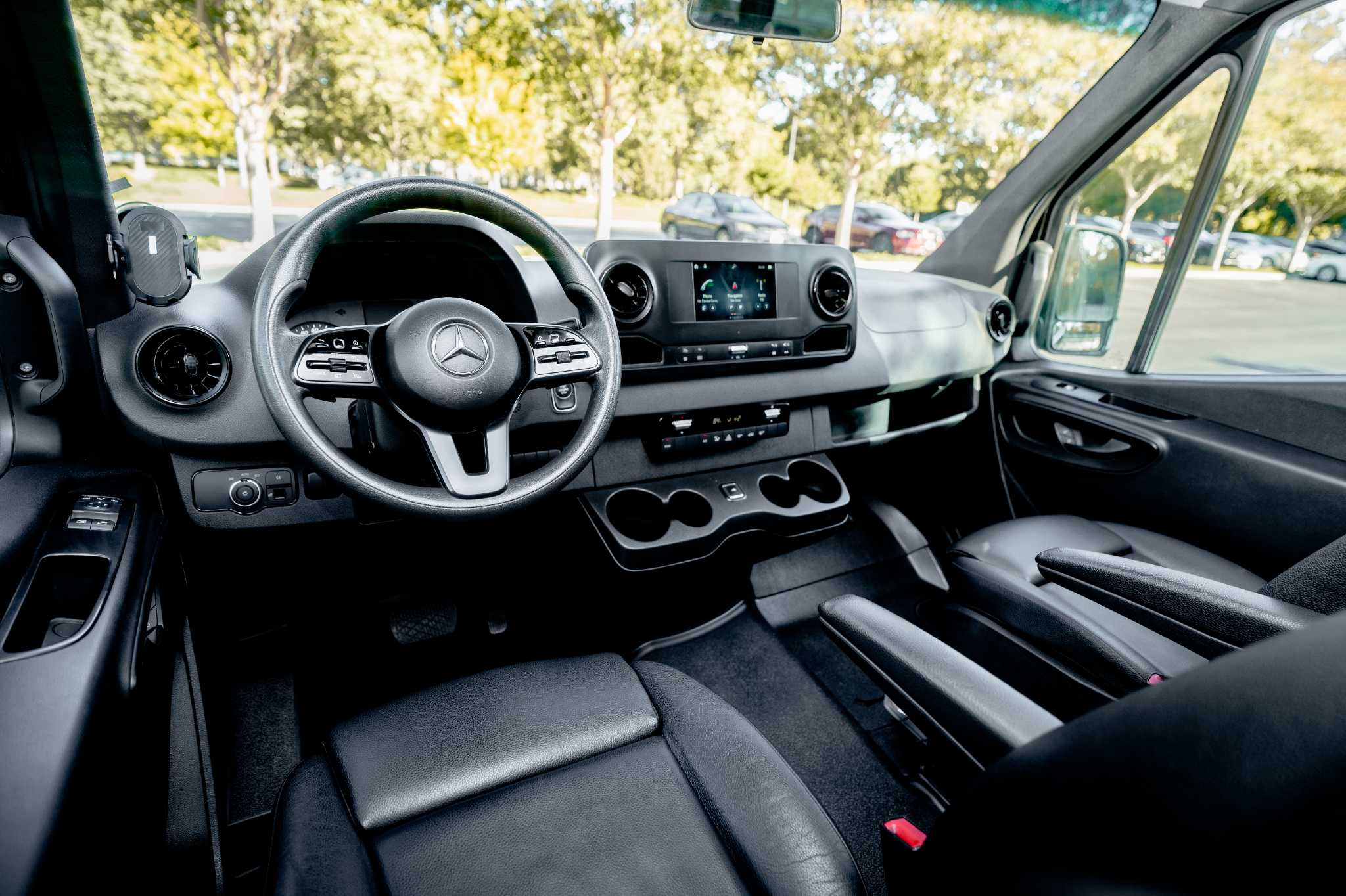 
								2024 Black Sprinter 2500 full									