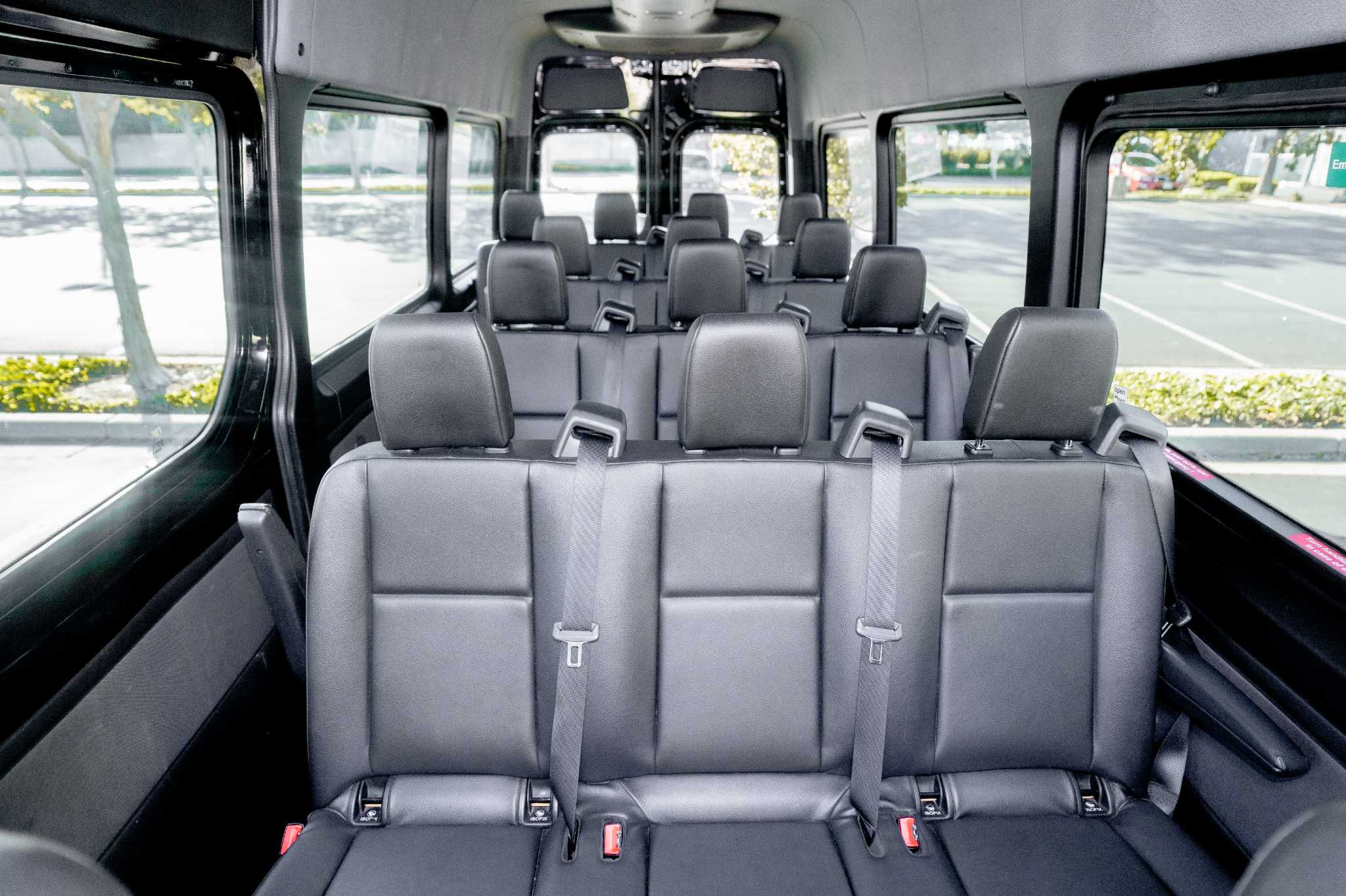 
								2024 Black Sprinter 2500 full									