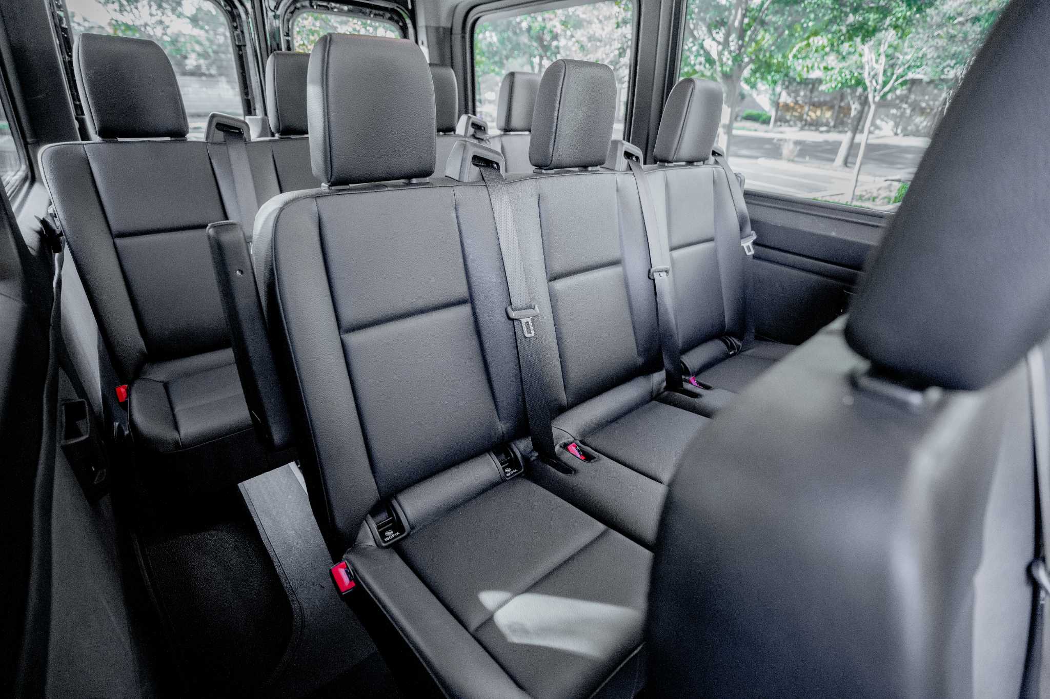 
								2024 Black Sprinter 2500 full									