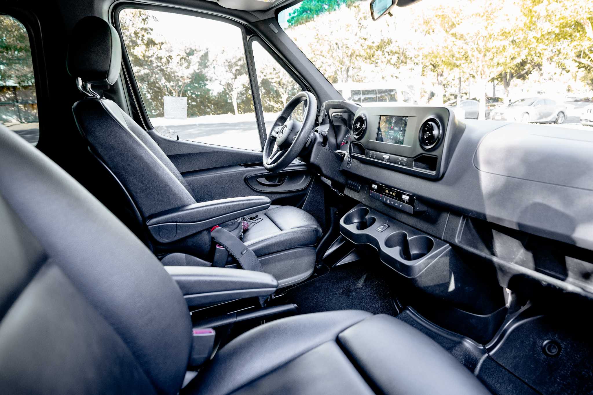 
								2024 Black Sprinter 2500 full									