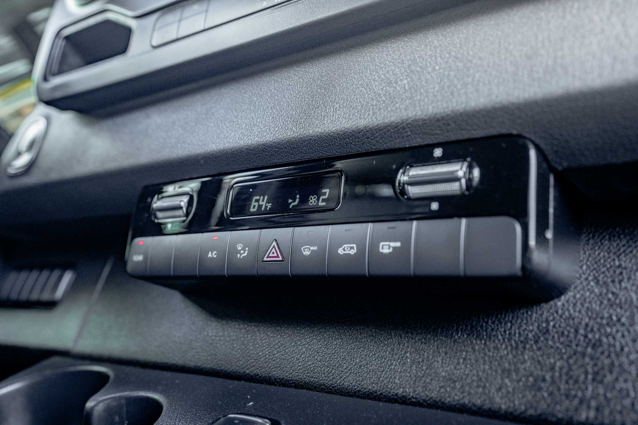 
								2024 Black Sprinter 2500 full									