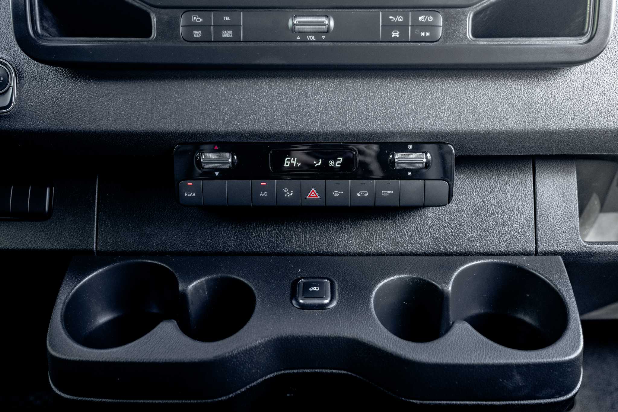 
								2024 Black Sprinter 2500 full									