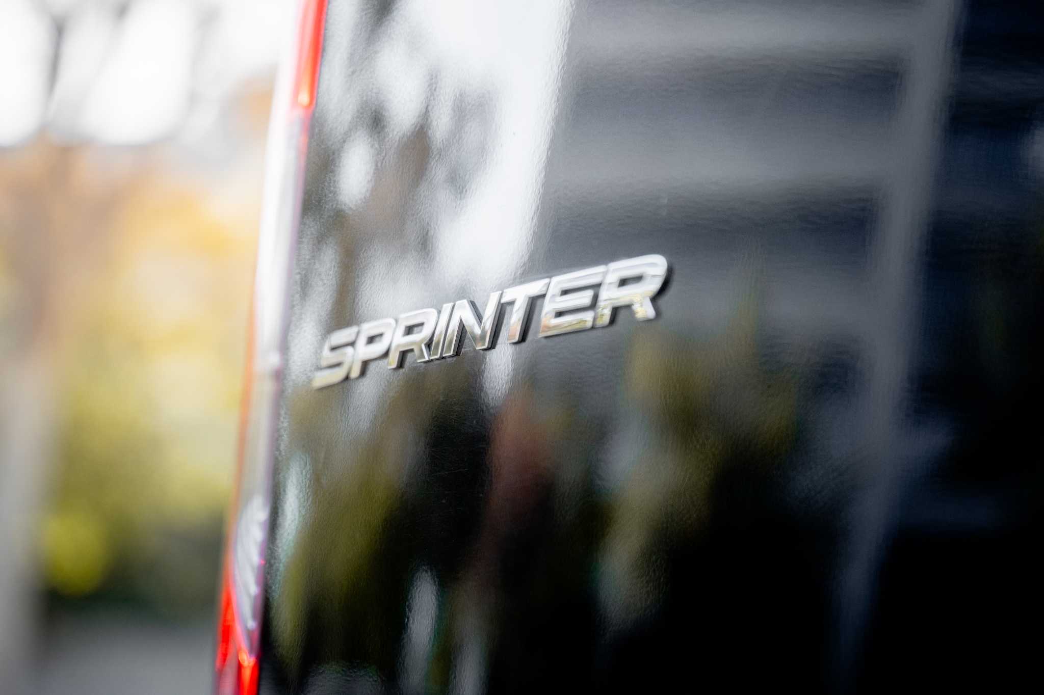 
								2024 Black Sprinter 2500 full									