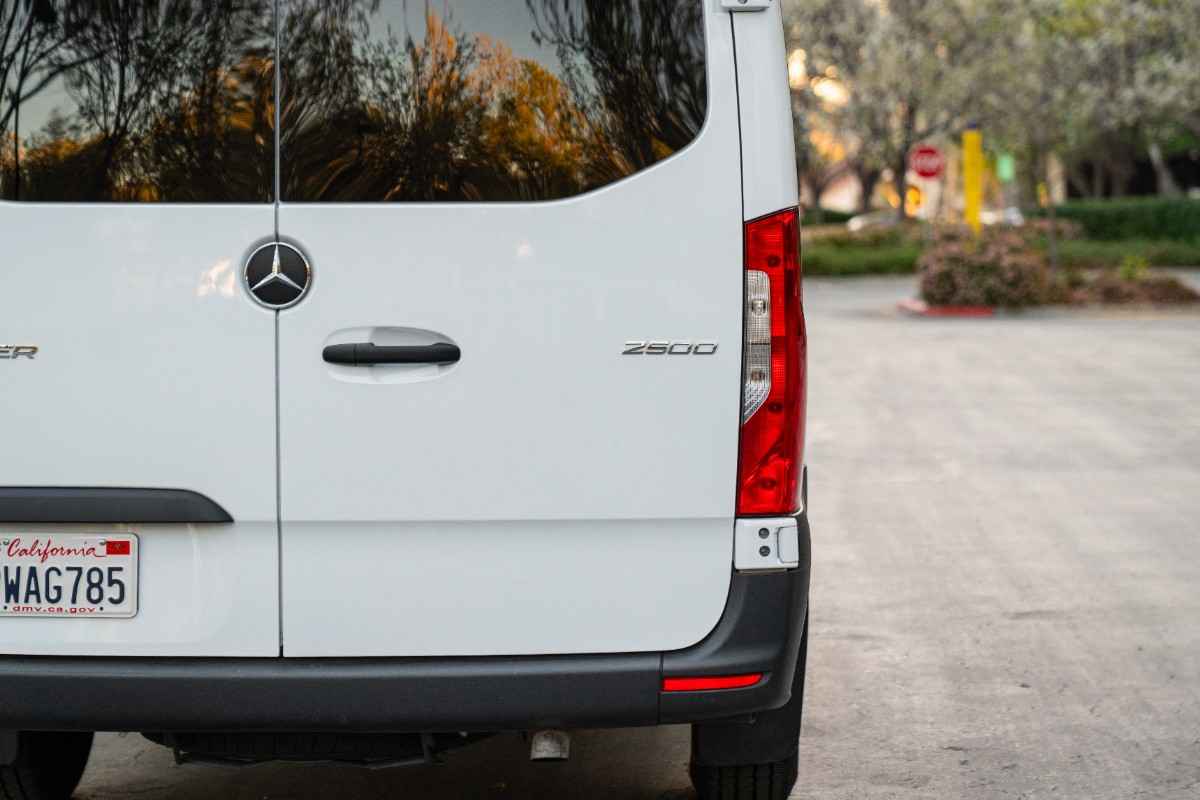 
								2025 White Sprinter 2500 full									
