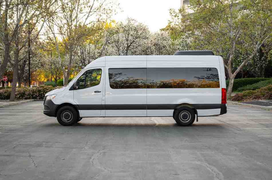 
								2025 White Sprinter 2500 full									