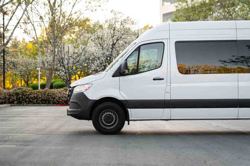 
								2025 White Sprinter 2500 full									