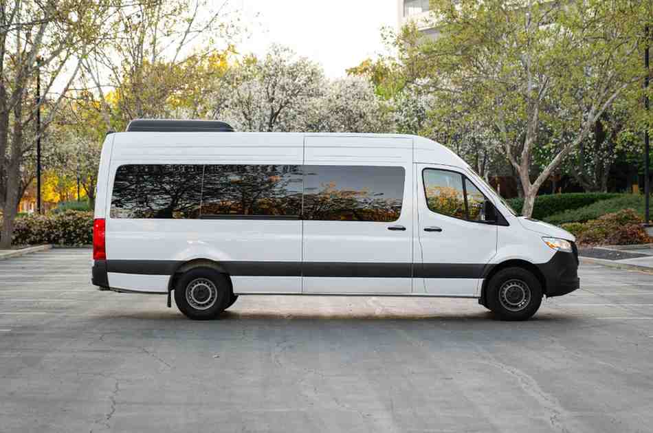 
								2025 White Sprinter 2500 full									