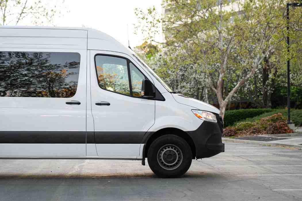 
								2025 White Sprinter 2500 full									