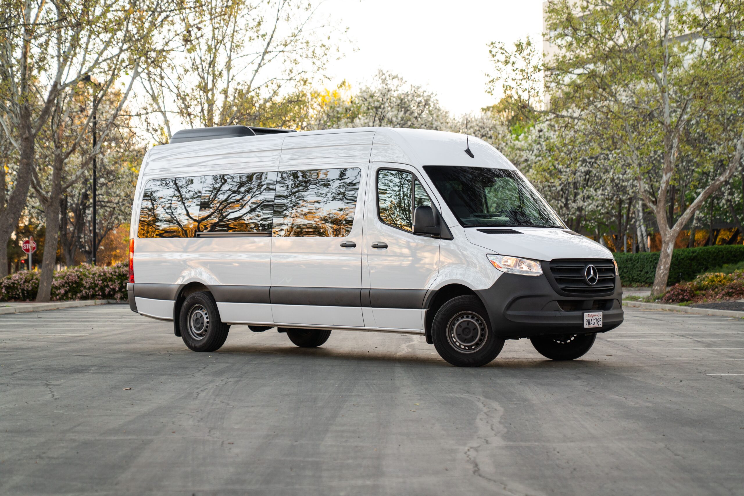
								2025 White Sprinter 2500 full									