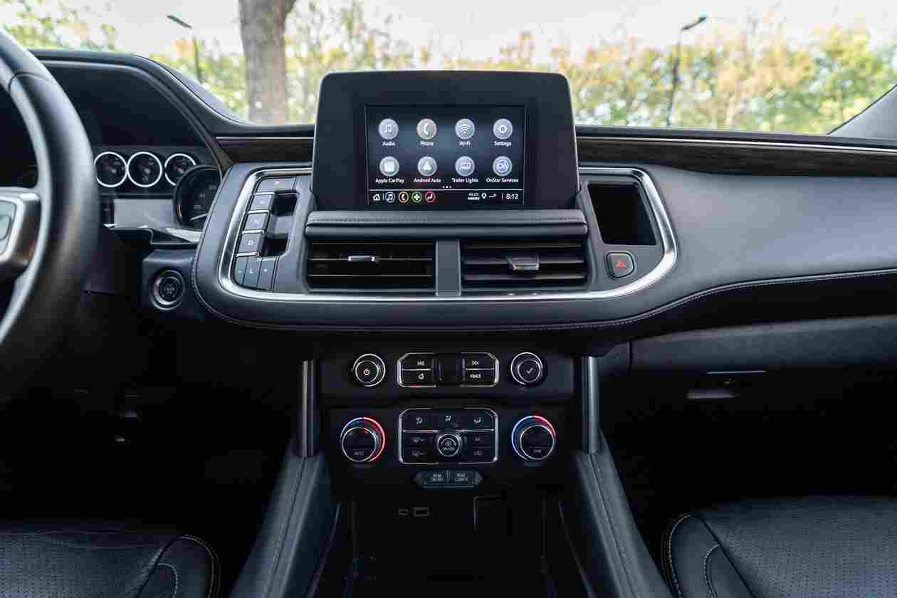 
								2023 Suburban Black LS 2WD full									